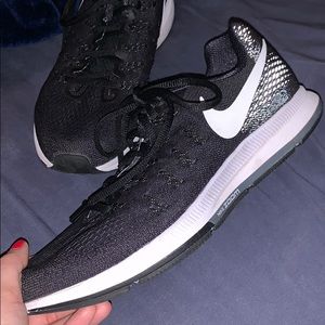 Nike Zoom Pegasus 33 Sneakers
